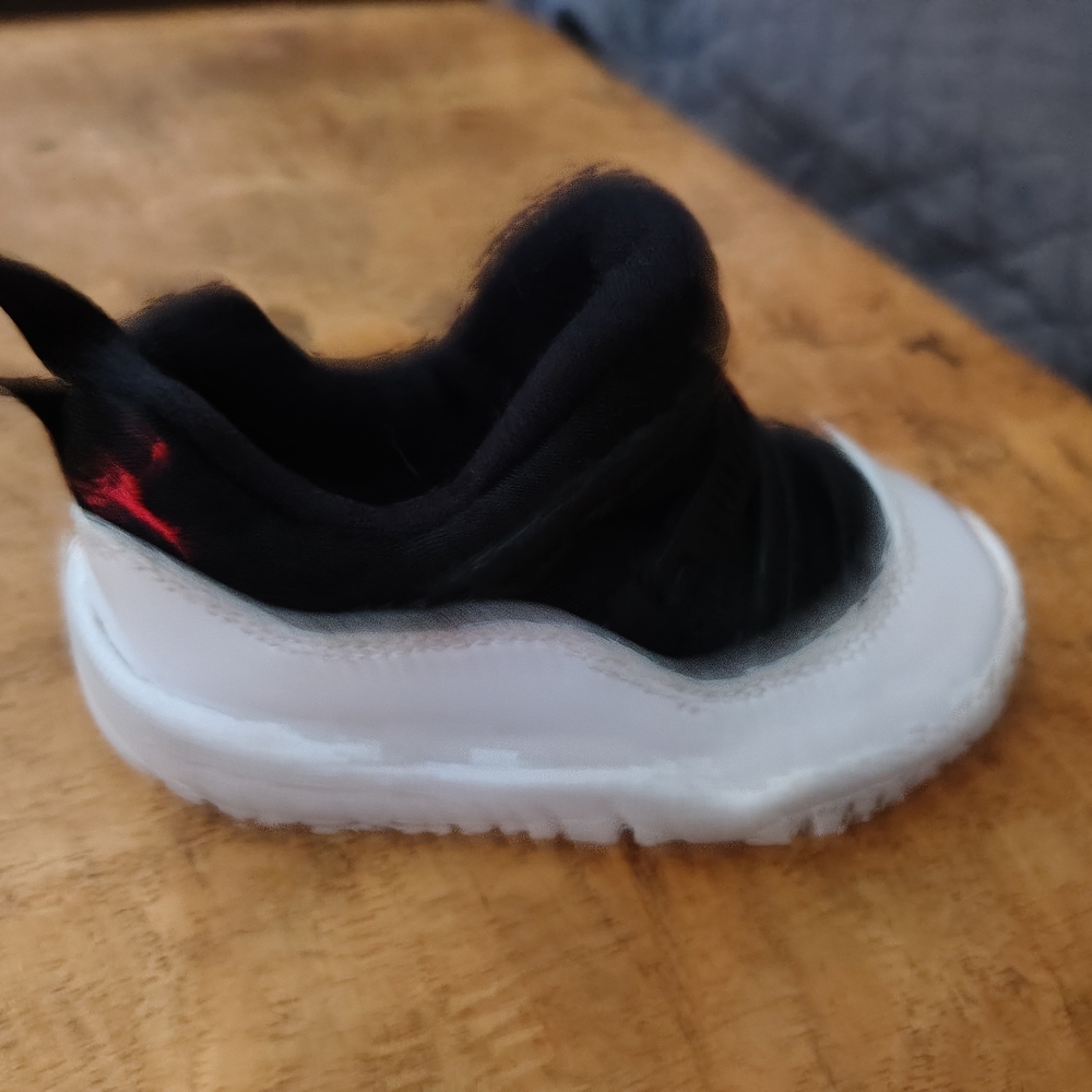 K Jordan Black and White Sneakers Modern Athletic Design